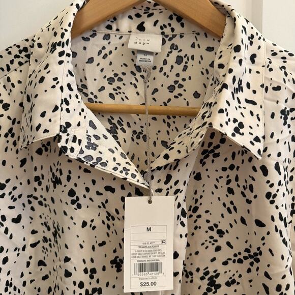 A New Day Women’s M Black White Abstract Dot Button Down Blouse Workwear Animal - Picture 4 of 10